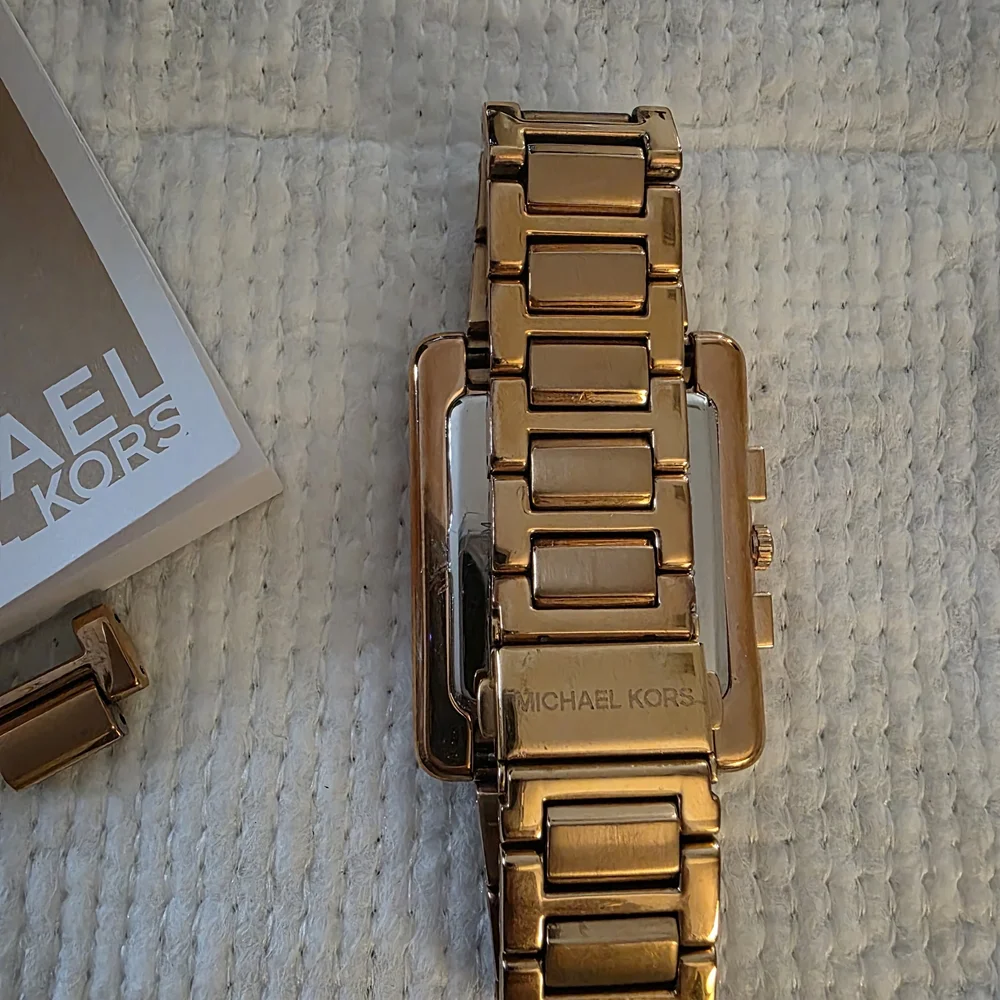 Michael Kors Rose Gold Watch - Picture 5 of 6